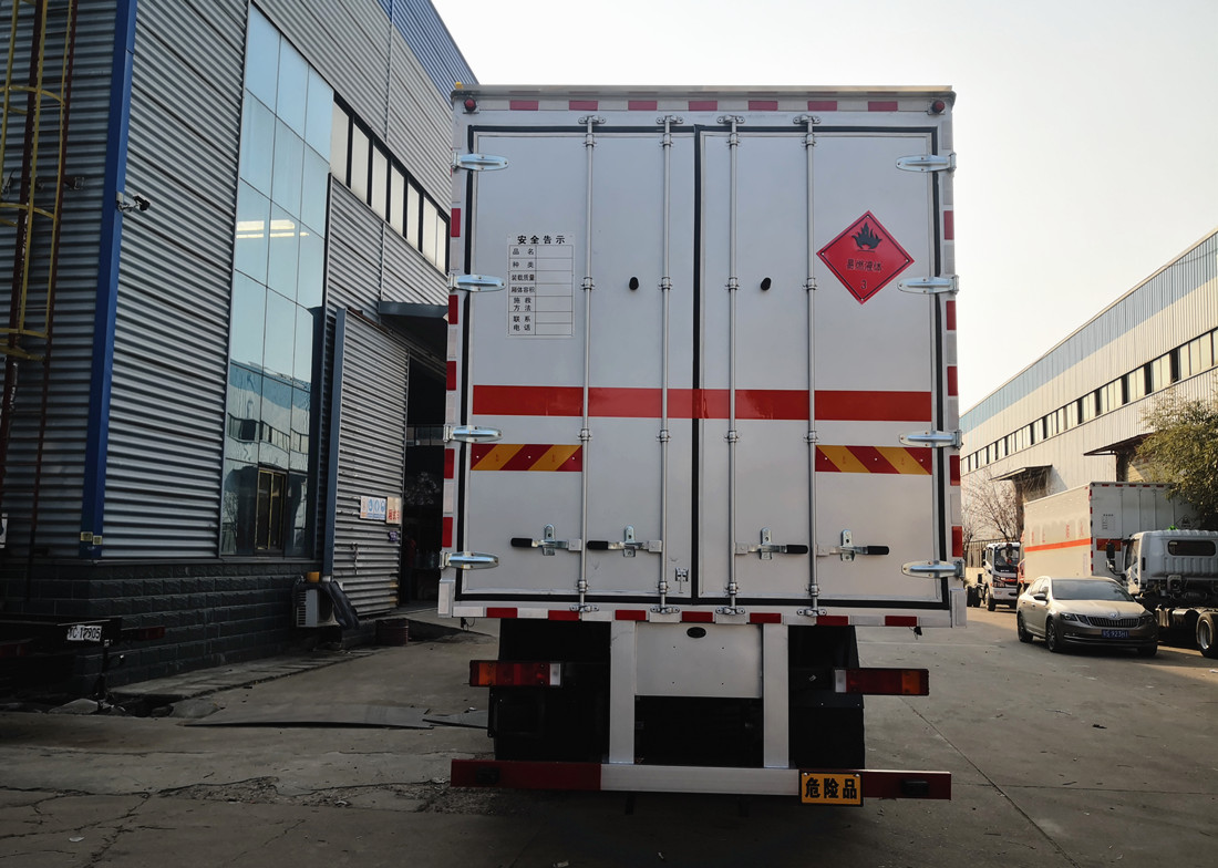 東風(fēng)天龍國六9.6米雜項(xiàng)危險品廂式運(yùn)輸車